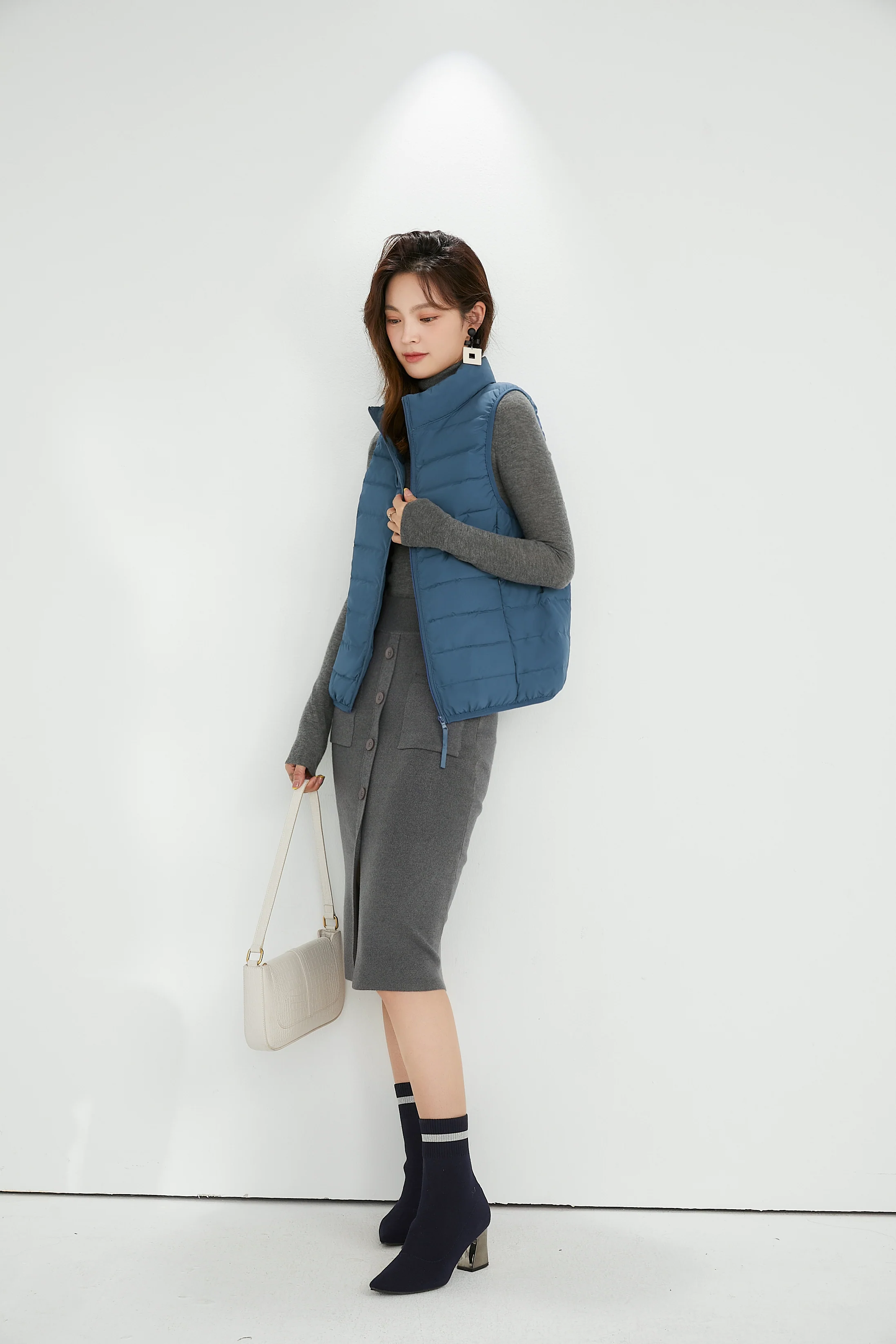 Women Stand‑Collar Sleeveless Lightweight Down Gilet, Multi‑Color Versatile Vest for Inner Layering & Outer Wear 版本 2｜TikTok 短标题