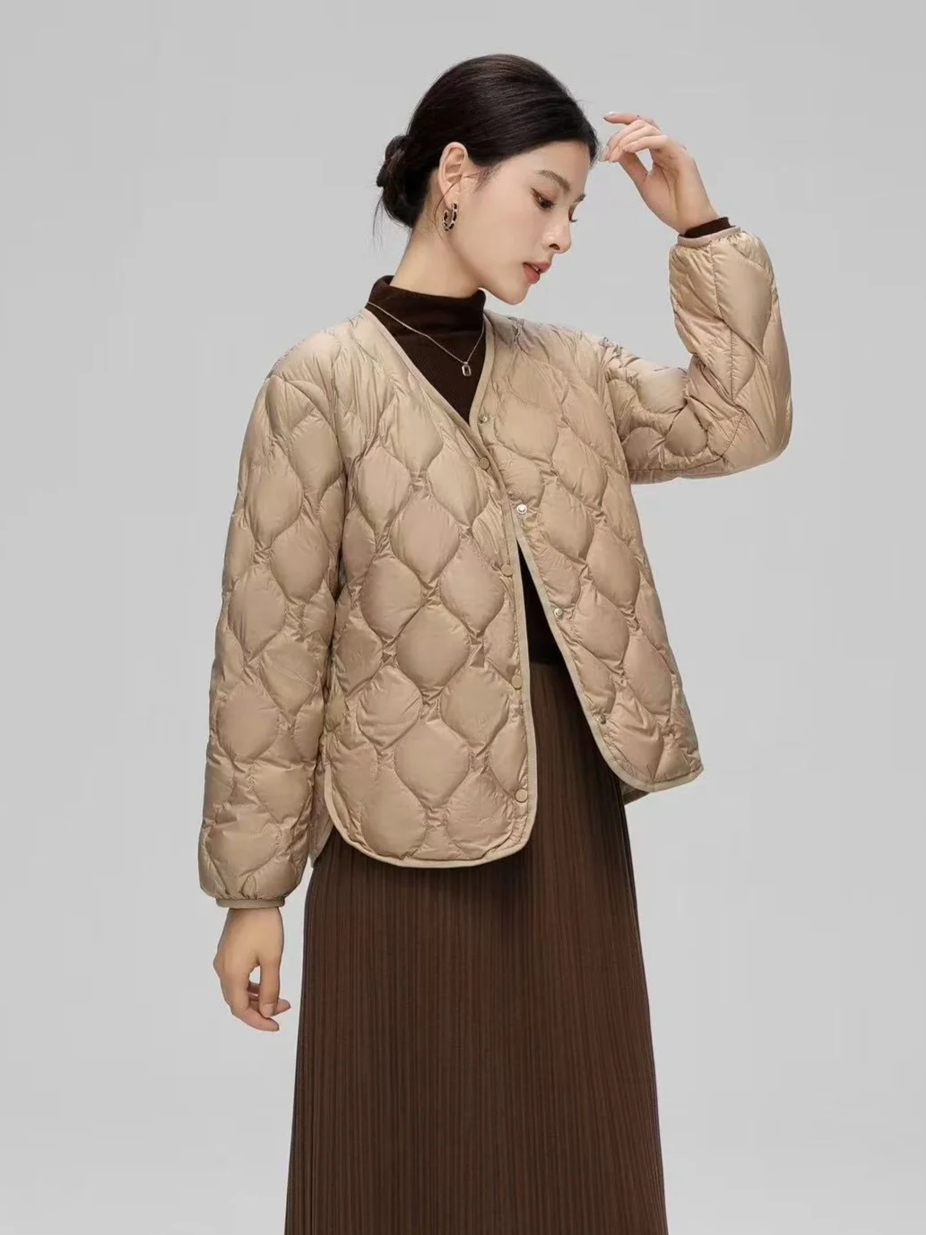 Women V‑Neck Collar‑Less Rhombus‑Quilted Lightweight Down Jacket