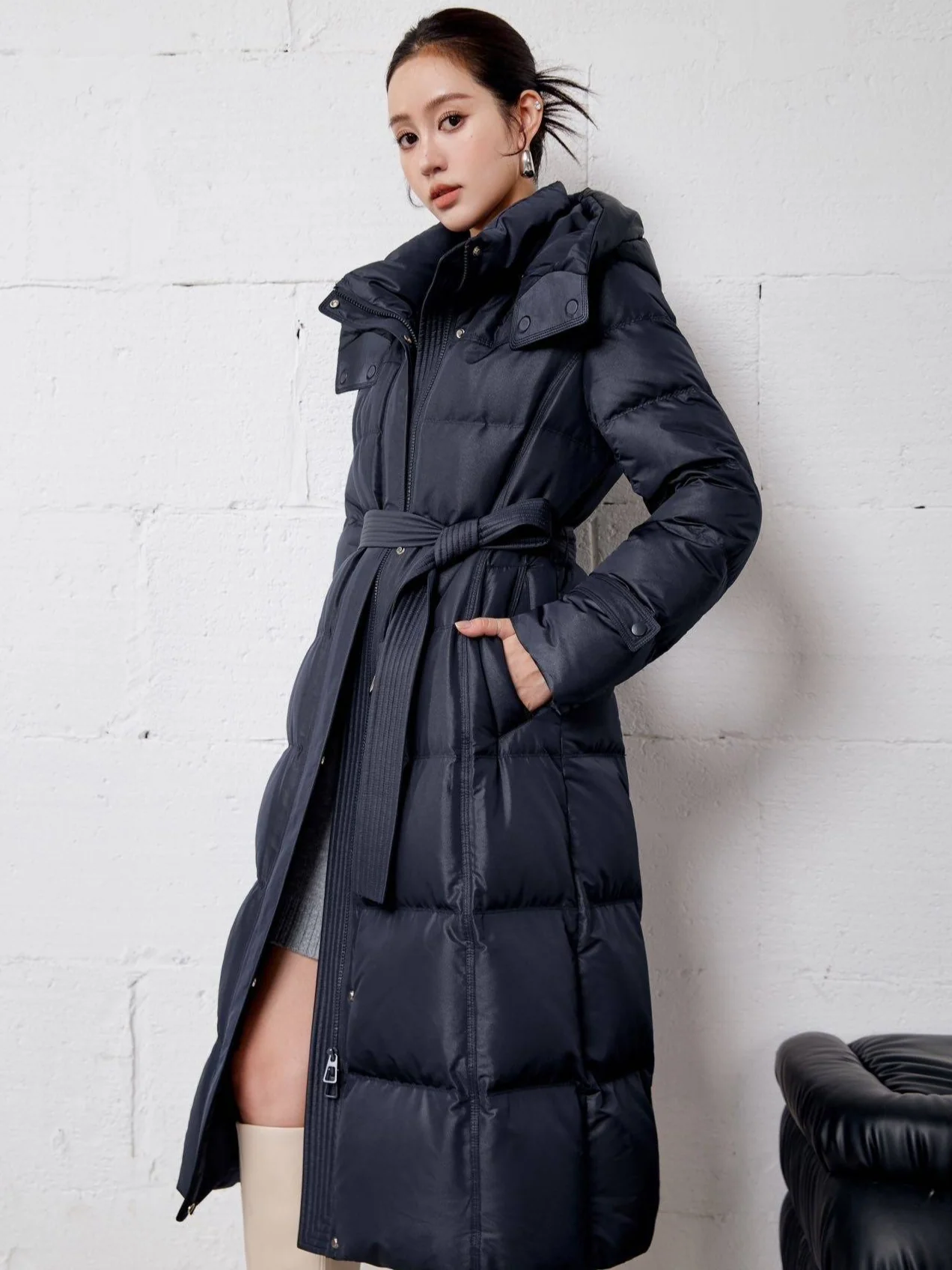 Women Long Hooded Down Coat With Belt 90% Duck Down Slim Fit Maxi Puffer Jacket Elegant Winter Outerwear
