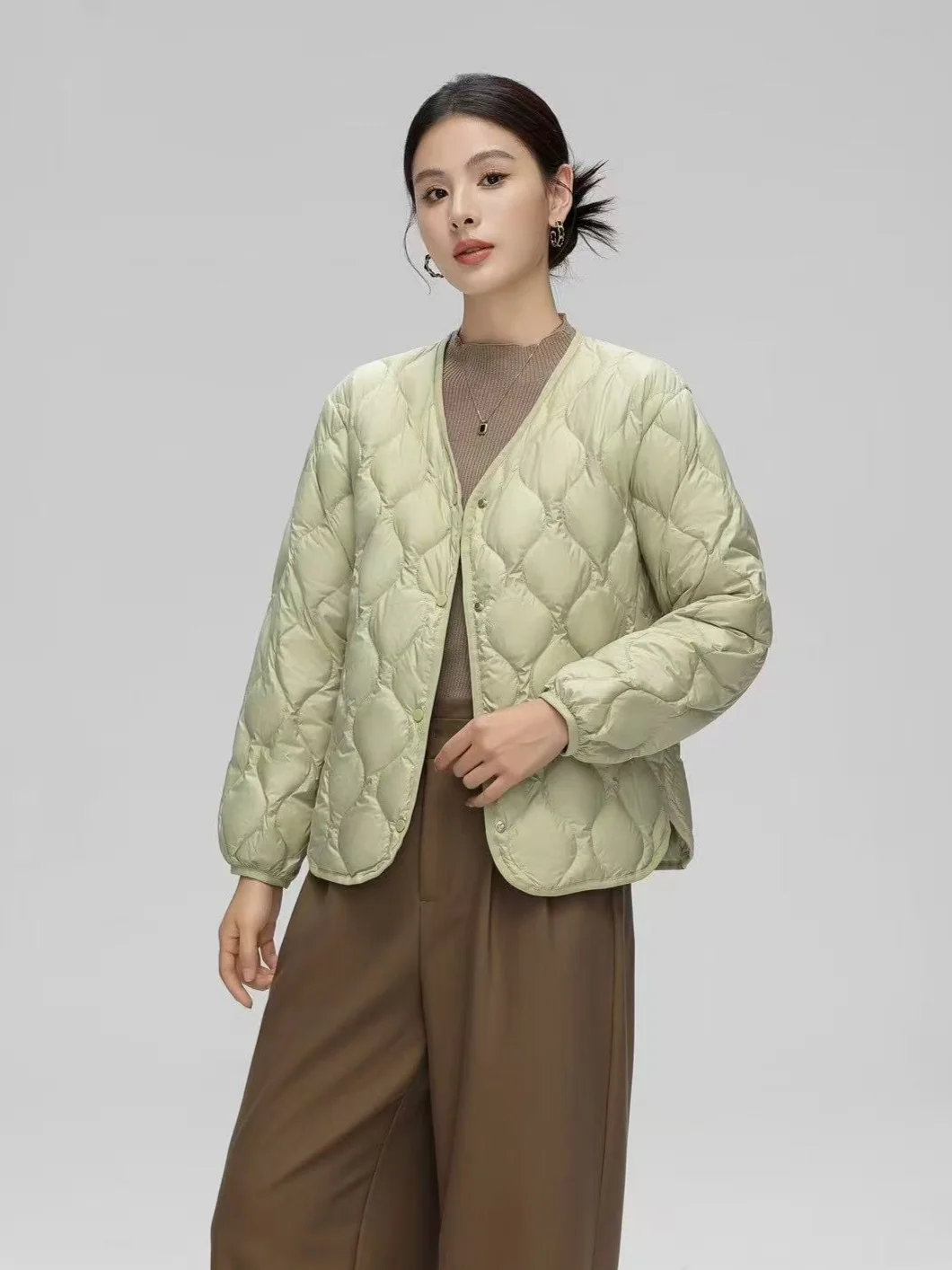 Women V‑Neck Collar‑Less Rhombus‑Quilted Lightweight Down Jacket