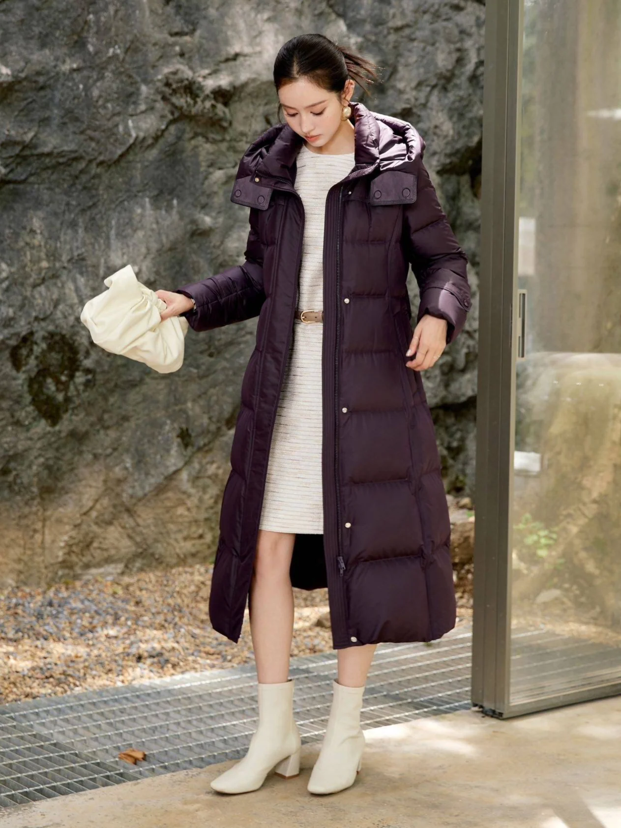 Women Long Hooded Down Coat With Belt 90% Duck Down Slim Fit Maxi Puffer Jacket Elegant Winter Outerwear