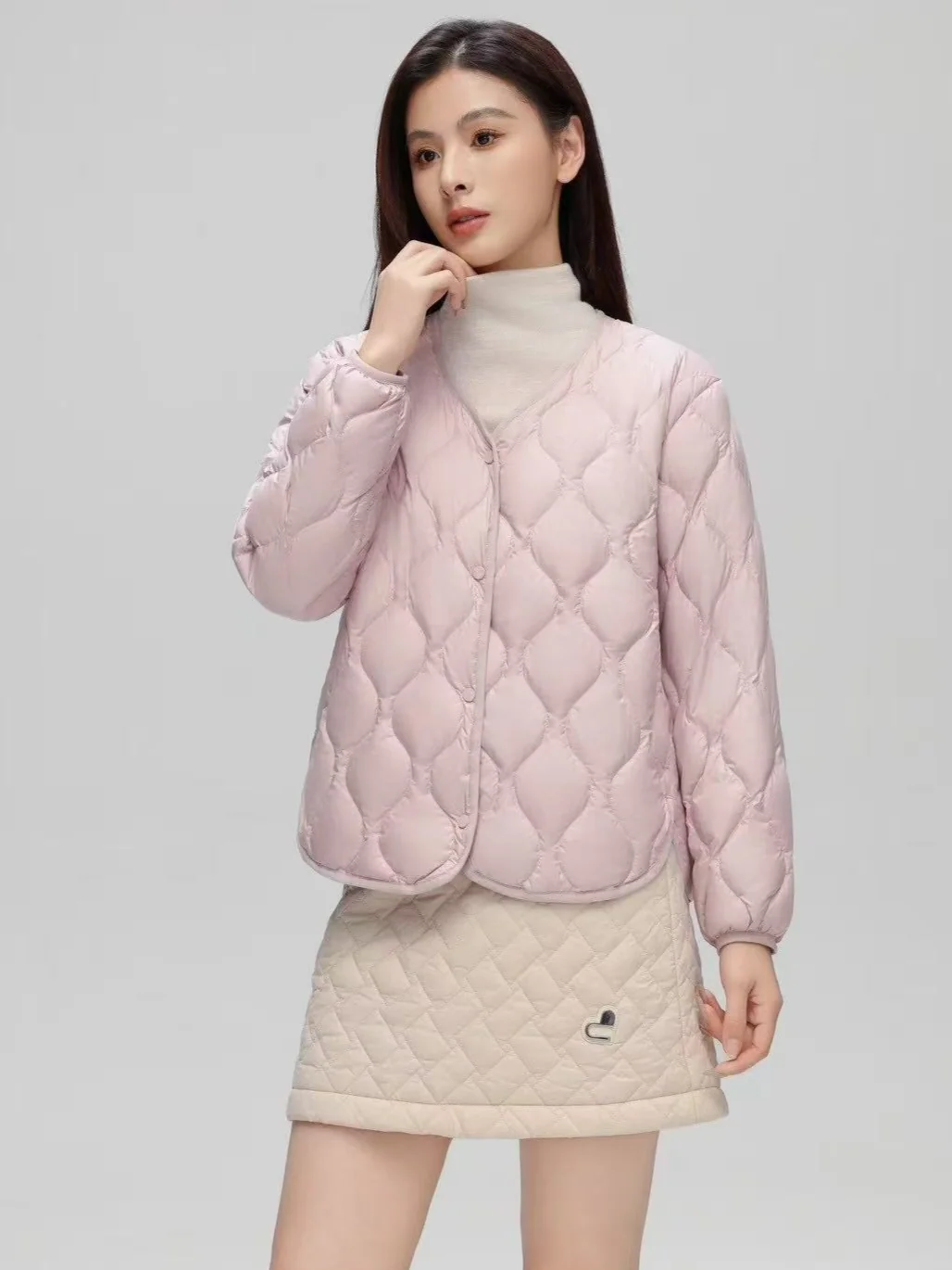 Women V‑Neck Collar‑Less Rhombus‑Quilted Lightweight Down Jacket