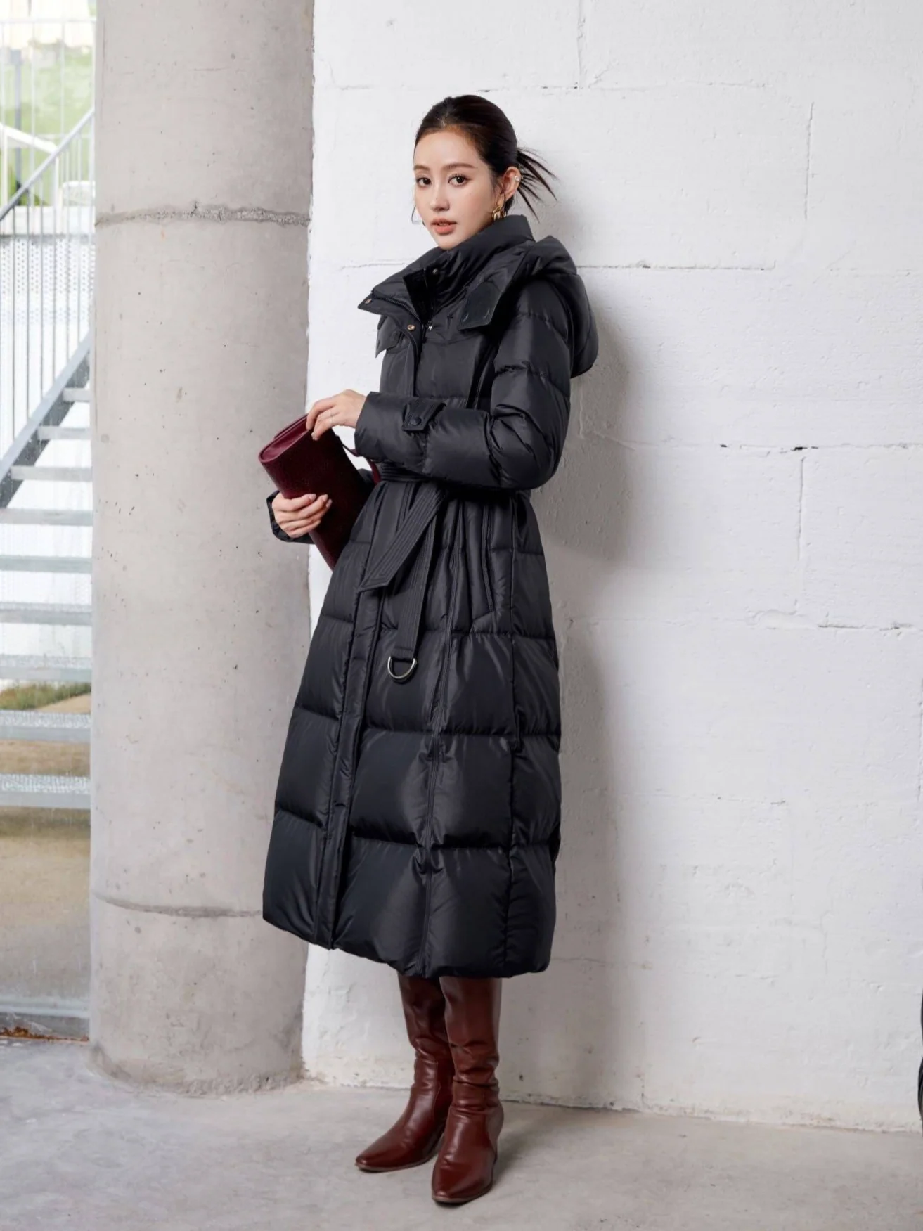 Women Long Hooded Down Coat With Belt 90% Duck Down Slim Fit Maxi Puffer Jacket Elegant Winter Outerwear